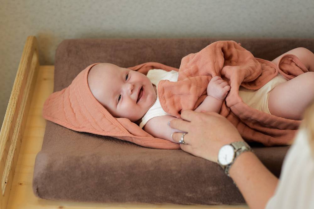Jollein Kapuzenhandtuch Wrinkled Cotton 75x75cm Rosewood 50% Rabatt mit kostenlosem Versand