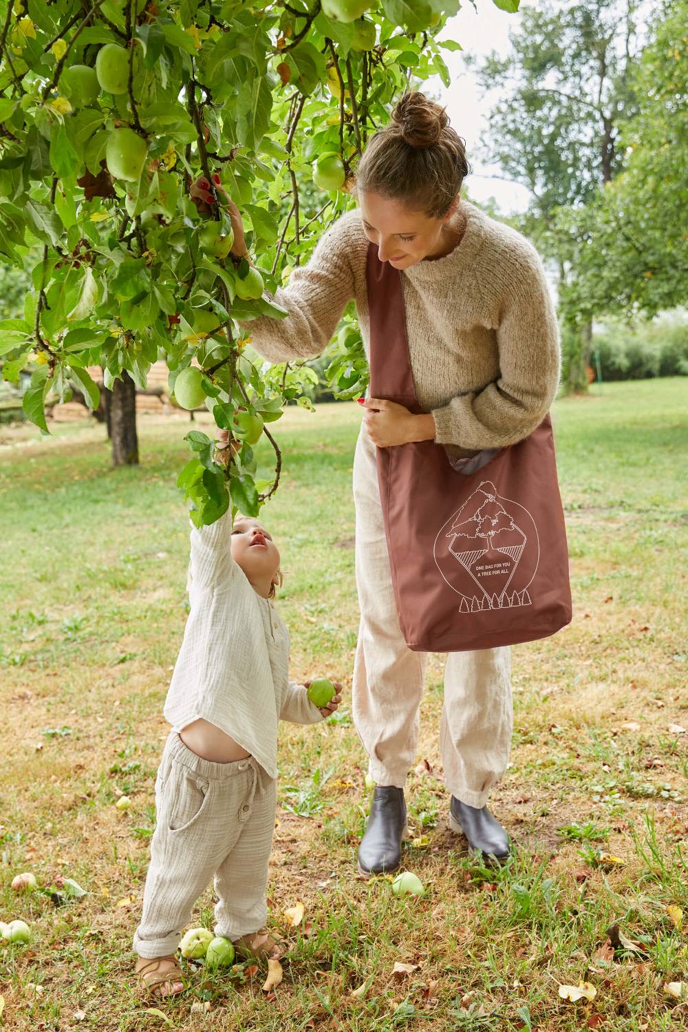 Lässig Umhängetasche - Charity Shopper Tree, Rust Saisonale Angebote