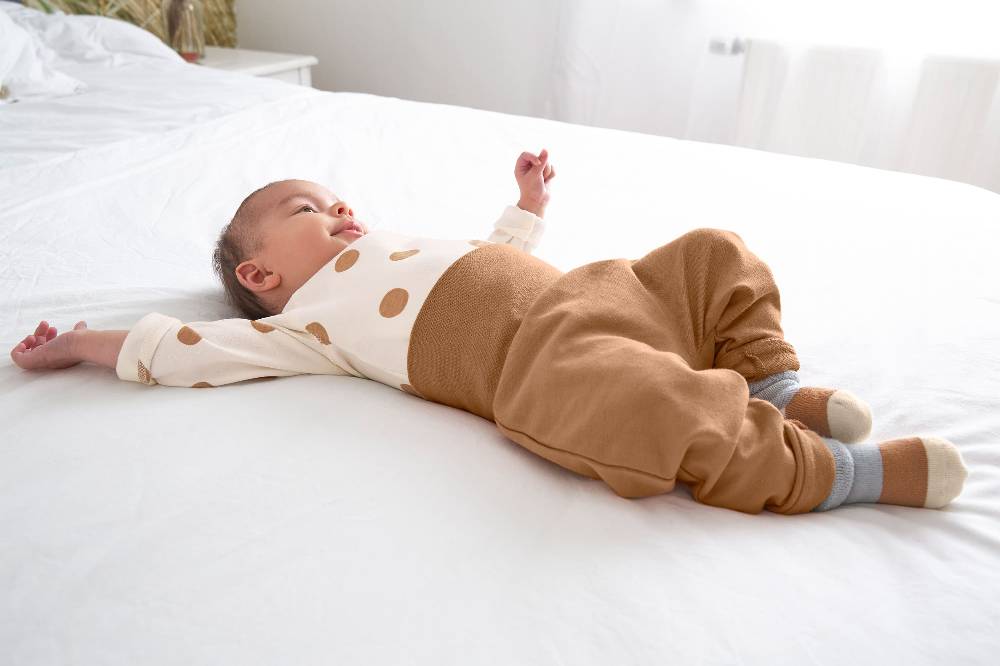 Lässig Babyhose - Bio Baumwolle, Karamell Cyber Monday