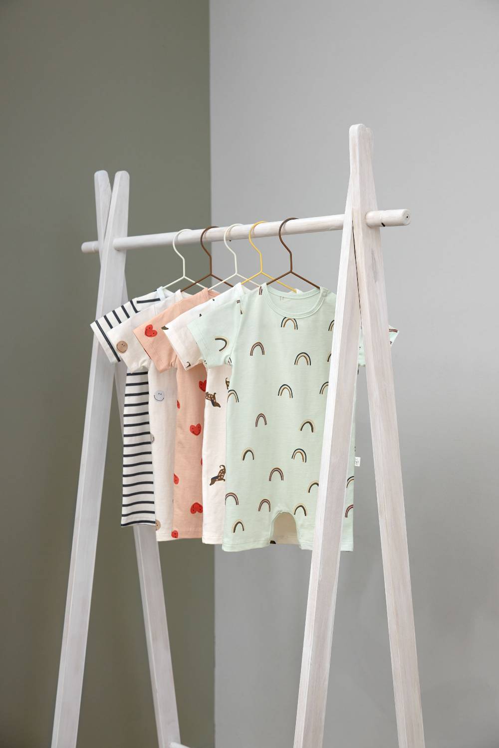 Lässig Baby Jumpsuit - Bio Baumwolle, Herzen, Rosa Kauf eins, bekomm eins gratis