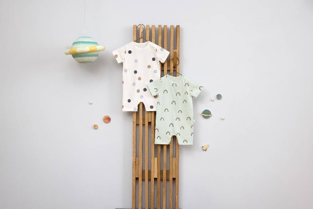 Lässig Baby Jumpsuit - Bio Baumwolle, Smile, Milky Sonderangebote