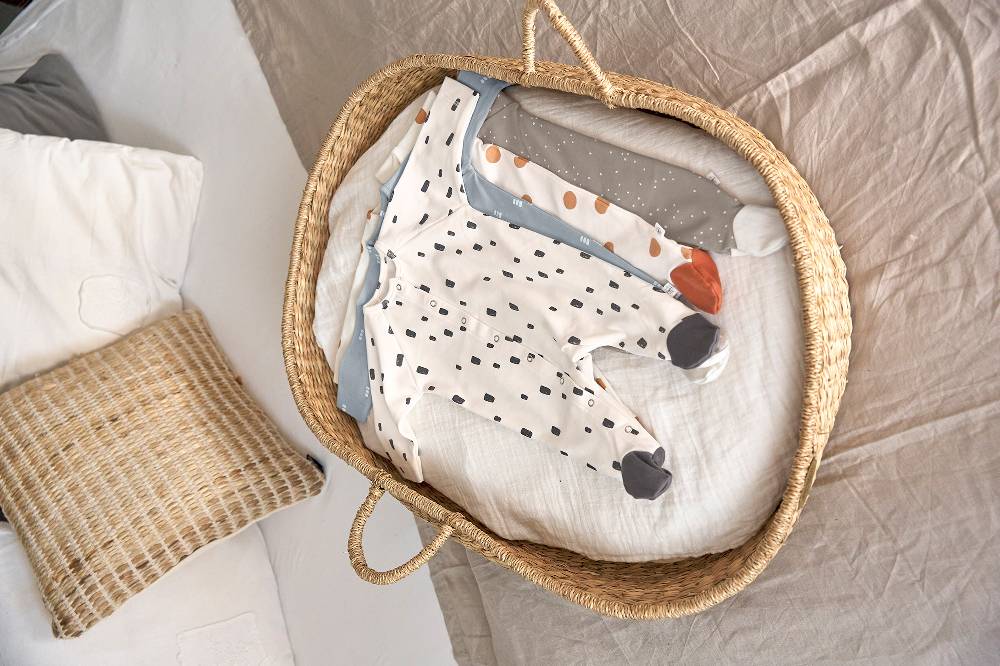 Lässig Baby Schlafanzug mit Füßen - Bio Baumwolle, Big Dots, Weiß JETZT KAUFEN