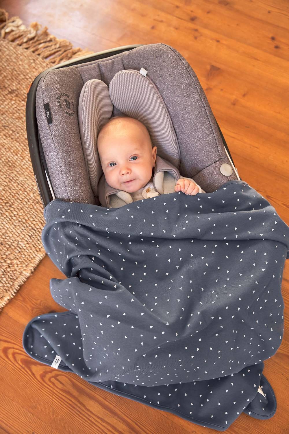 Lässig Babydecke - Bio Baumwolle, Triangle Blue Großer Ausverkauf