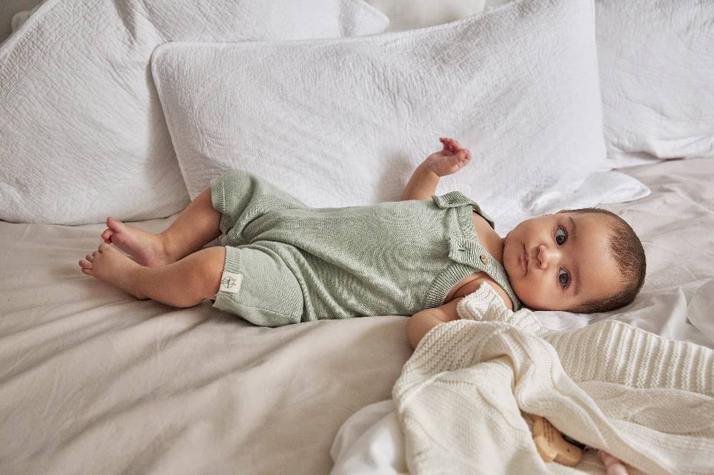 Lässig Baby Strampler - gestrickter Jumpsuit, Salbei Fabrikladen