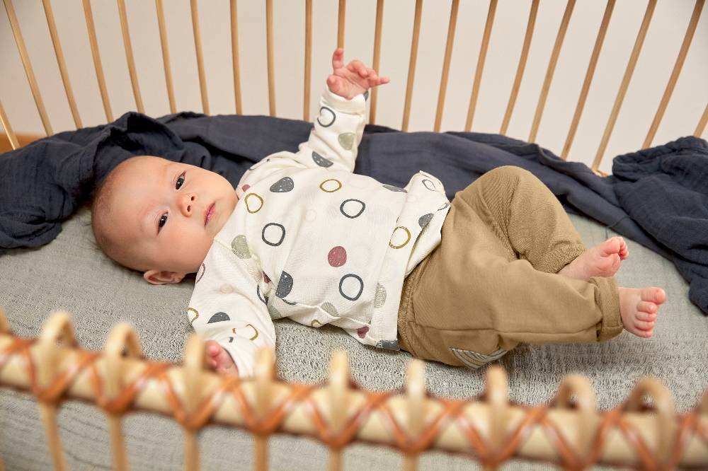 Lässig Baby Schlafanzug - Bio Baumwolle, Circles, Weiß Fabrikverkauf