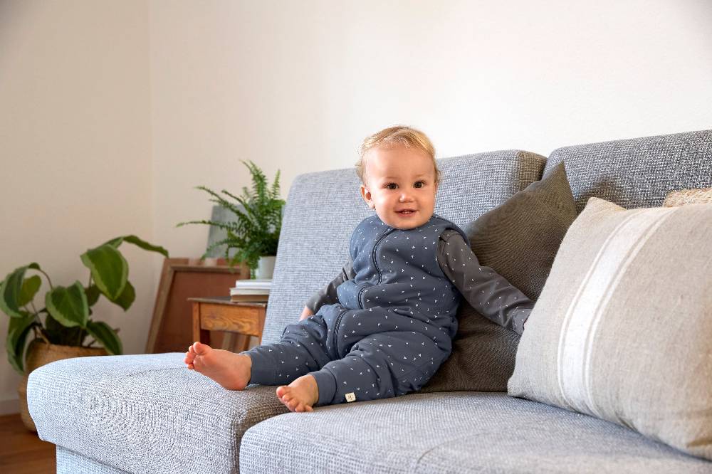 Lässig Kinder Schlafoverall 2,5 TOG, Triangle, Blau Kostenloser Versand international