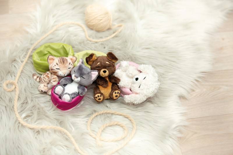 NICI Kuscheltier Sleeping Pets graue Katze 12cm im rosa Körbchen NICI GREEN Begrenzt auf 3 Tage