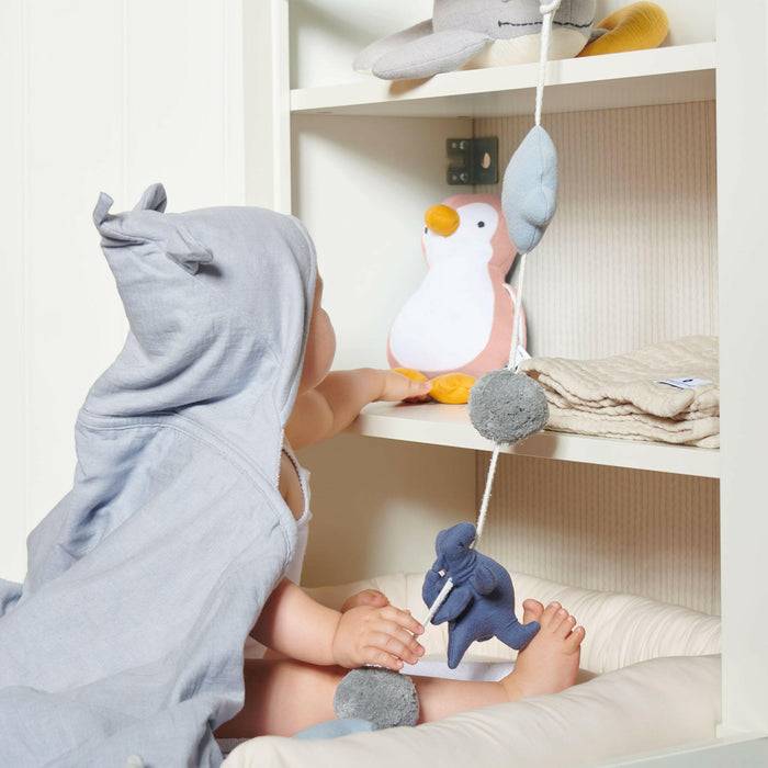 Nordic Coast Company Spieluhr Baby Pinguin Rosa Speichern exportieren