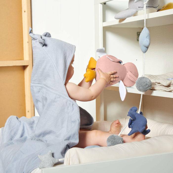 Nordic Coast Company Spieluhr Baby Pinguin Rosa Speichern exportieren