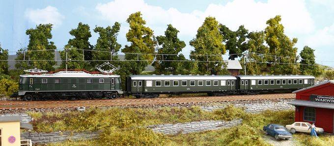 Piko N 2er Set Schürzeneilzugwagen ÖBB III Artikelnummer: 40622 im Angebot