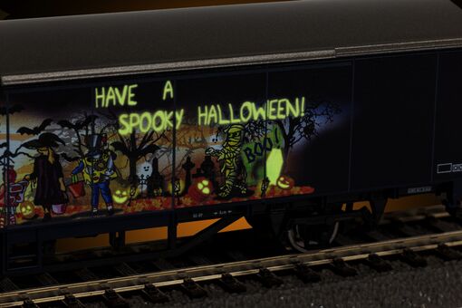 Piko Gedeckter Güterwagen "Halloween" Artikelnummer: 27704 Begrenztes Angebot