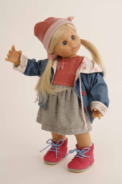 Schildkröt Manufaktur Puppe Müller-Wichtel Lotta 30 cm blonde Haare, Kleidung grau/rot/blau zollfrei