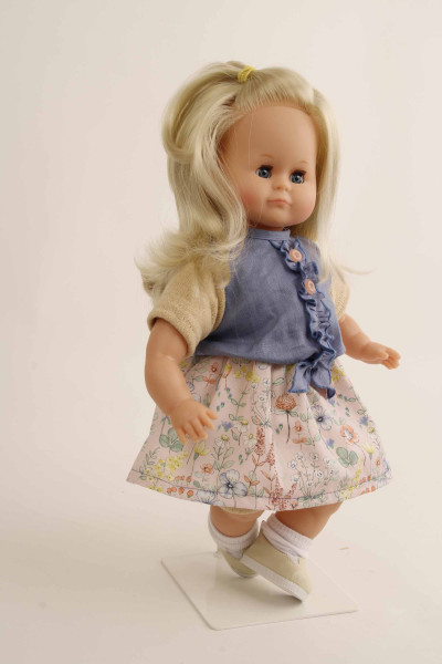 Schildkröt Manufaktur Puppe Schlummerle 37 cm blonde Haare, blaue Schlafaugen, Blumenkleidung rose/bleu Neuheiten