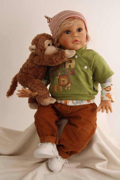 Schildkröt Manufaktur Puppe Aaron 60 cm von Gudrun Legler, blonde Haare, Kleidung Dschungel Flash Sale