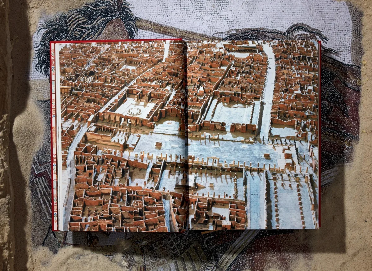 TASCHEN Fausto & Felice Niccolini. Houses and Monuments of Pompeii Riesige Rabatte