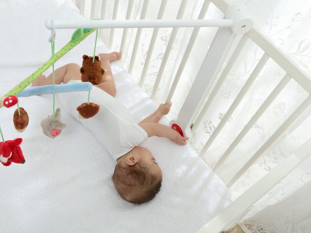 babymarkt Mobile-Halter Holz weiß Kauf eins, bekomm eins gratis