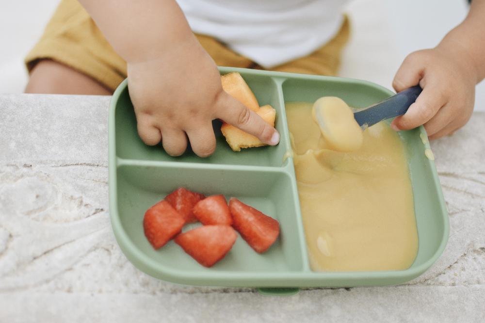 babymarkt Silikonteller mit Saugnapf Unterteilt salbeigrün Riesige Ersparnisse