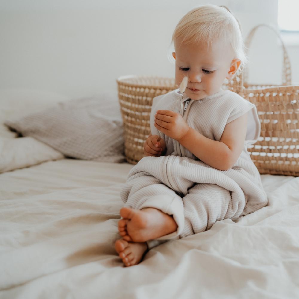 babymarkt emma & noah Schlafsack mit Umschlag-Füßen Essential Beige 50% Rabatt für begrenzte Zeit