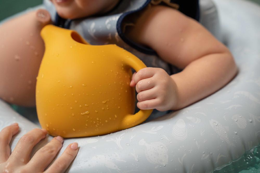 babymarkt Silikon Gießkanne Honey Gold Begrenzt auf 3 Tage
