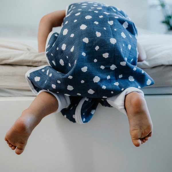 babywalz emma & noahSommer-Sleepoverall Musselin 0.5 TOG Punkte blau Bis zu 55% Rabatt