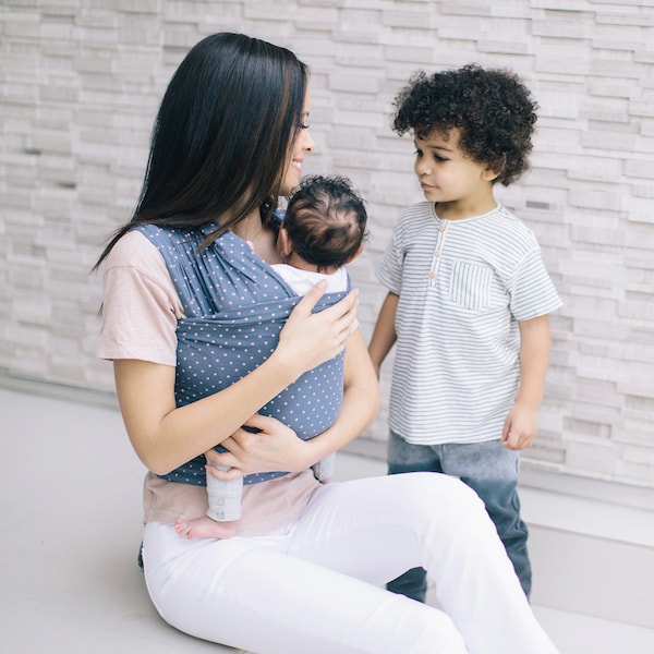 babywalz Ergobaby® - AURA WRAPTragetuch 490cm Coral Dots Bis zu 65% Rabatt