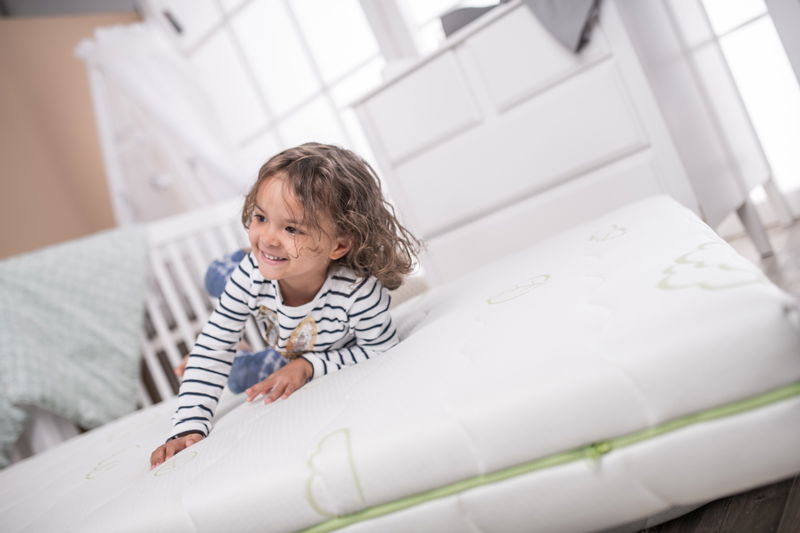 babyonlineshop Träumeland Naturstern Matratze 120 x 200 cm Großer Ausverkauf