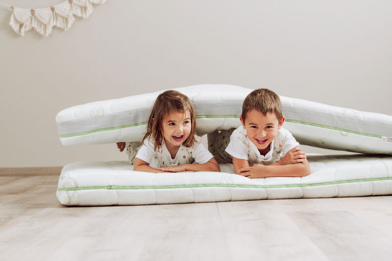 babyonlineshop Träumeland Universum Matratze 90 x 200 cm Muttertagsangebot
