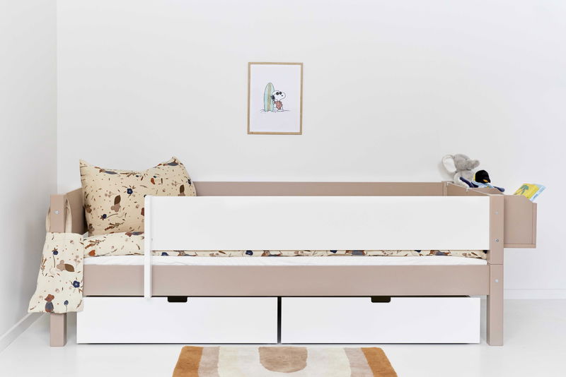 babyonlineshop Manis-h Einzelbett MIMER 90x200 cm Pfosten Buche Absturzsicherung & Schubkästen - 22 Farben wählbar Günstiger Verkauf